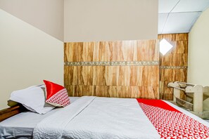 Free WiFi, bed sheets - OYO 91053 Desa Wisata Gilimanuk (Malang)