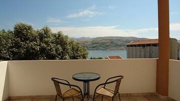 Doppelzimmer (Double Room with Balcony and Sea View) | Balkon