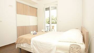 Doppelzimmer (Double Room with Balcony and Sea View) | 3 Schlafzimmer, kostenlose Babybetten