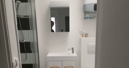 Petit Appartement Chatou 10 M DE La Defense