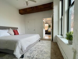 Bügeleisen/Bügelbrett, Reisekinderbett, kostenloses WLAN, Bettwäsche