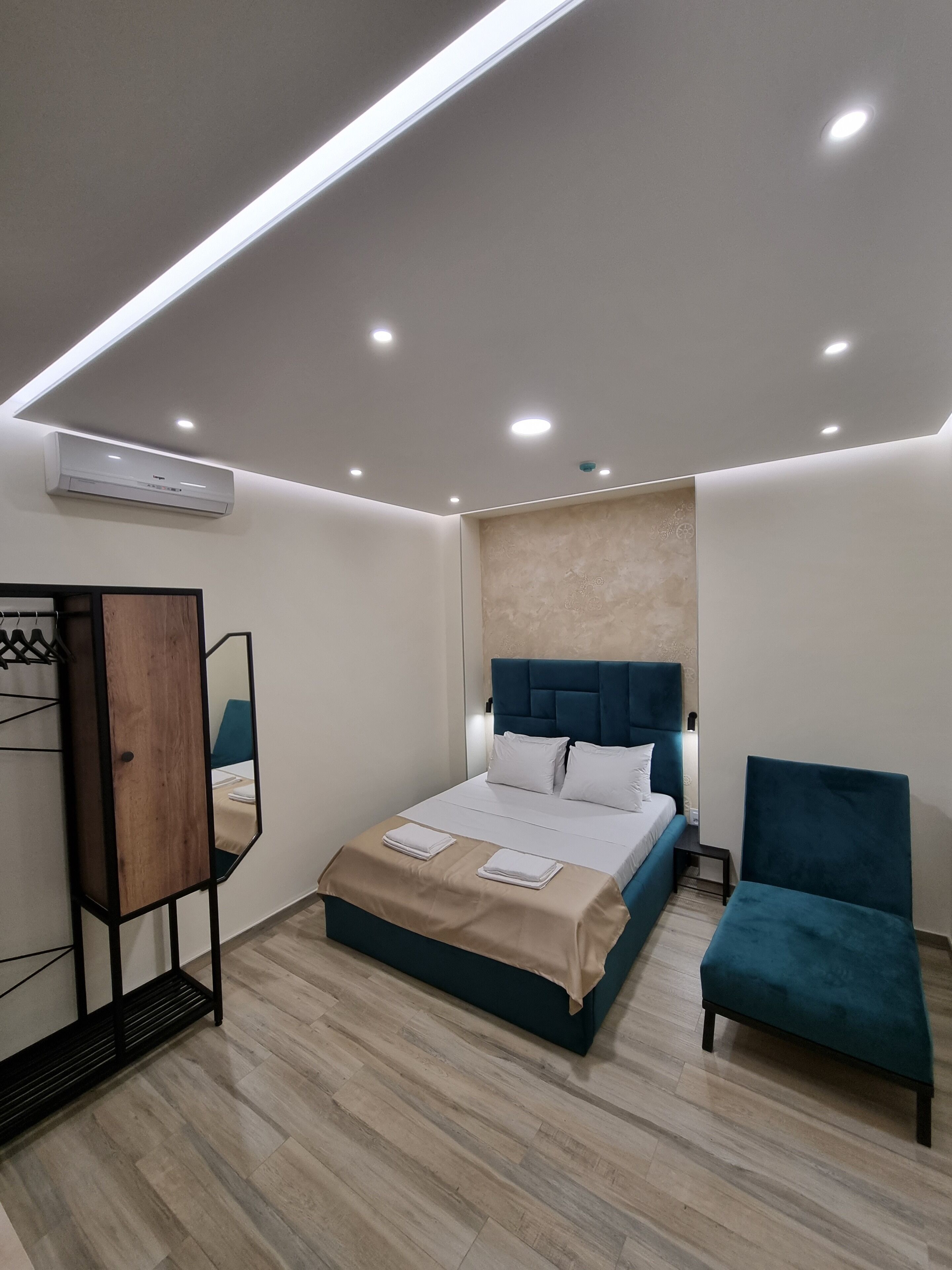 Deluxe-værelse - flere senge | Pengeskab på værelset, mørklægningsgardiner, strygejern/strygebræt