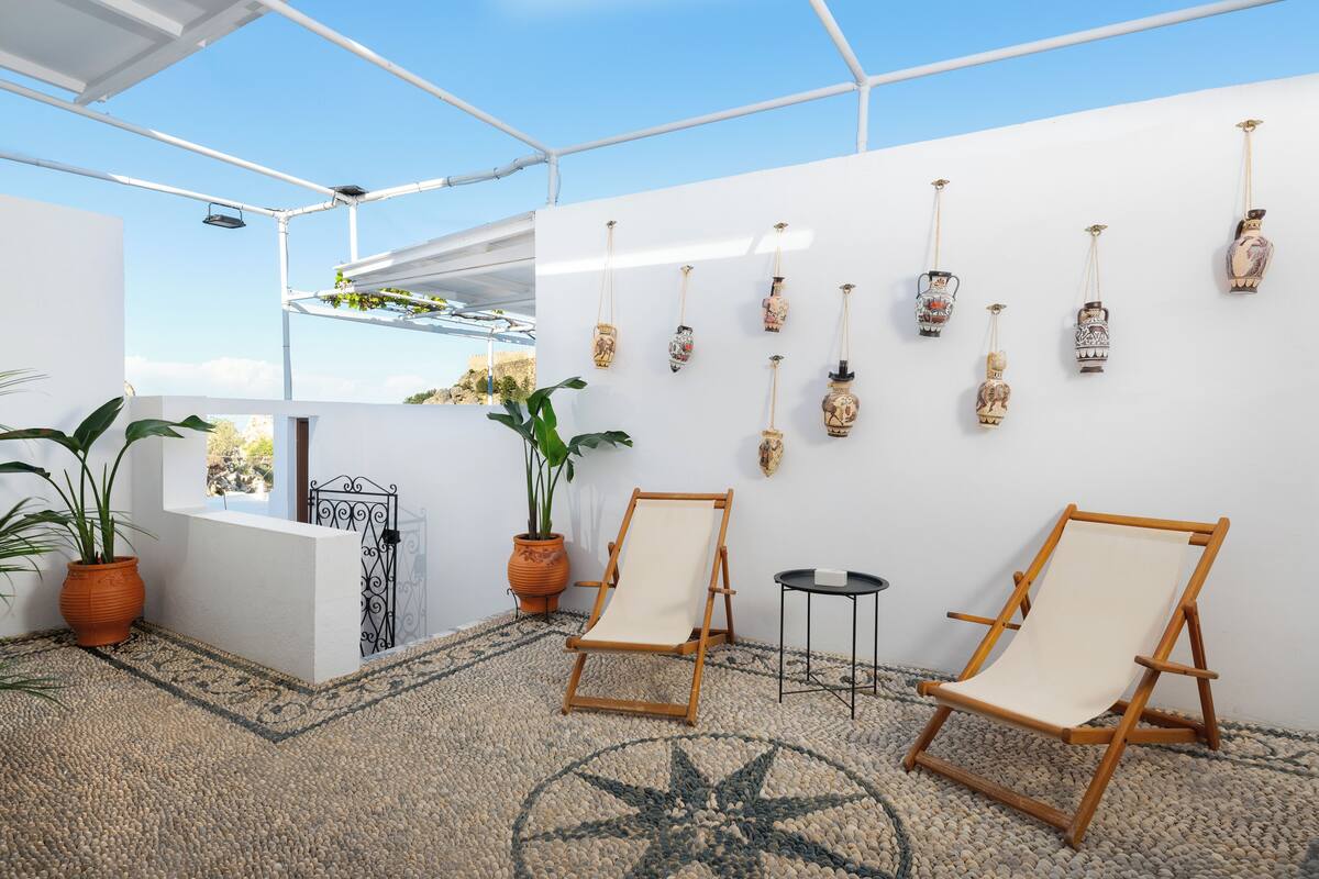 2 Bedroom Connecting Suites with Patio | 露台