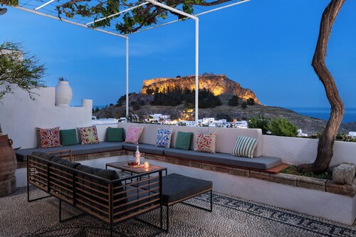 Arte Lindos Suites