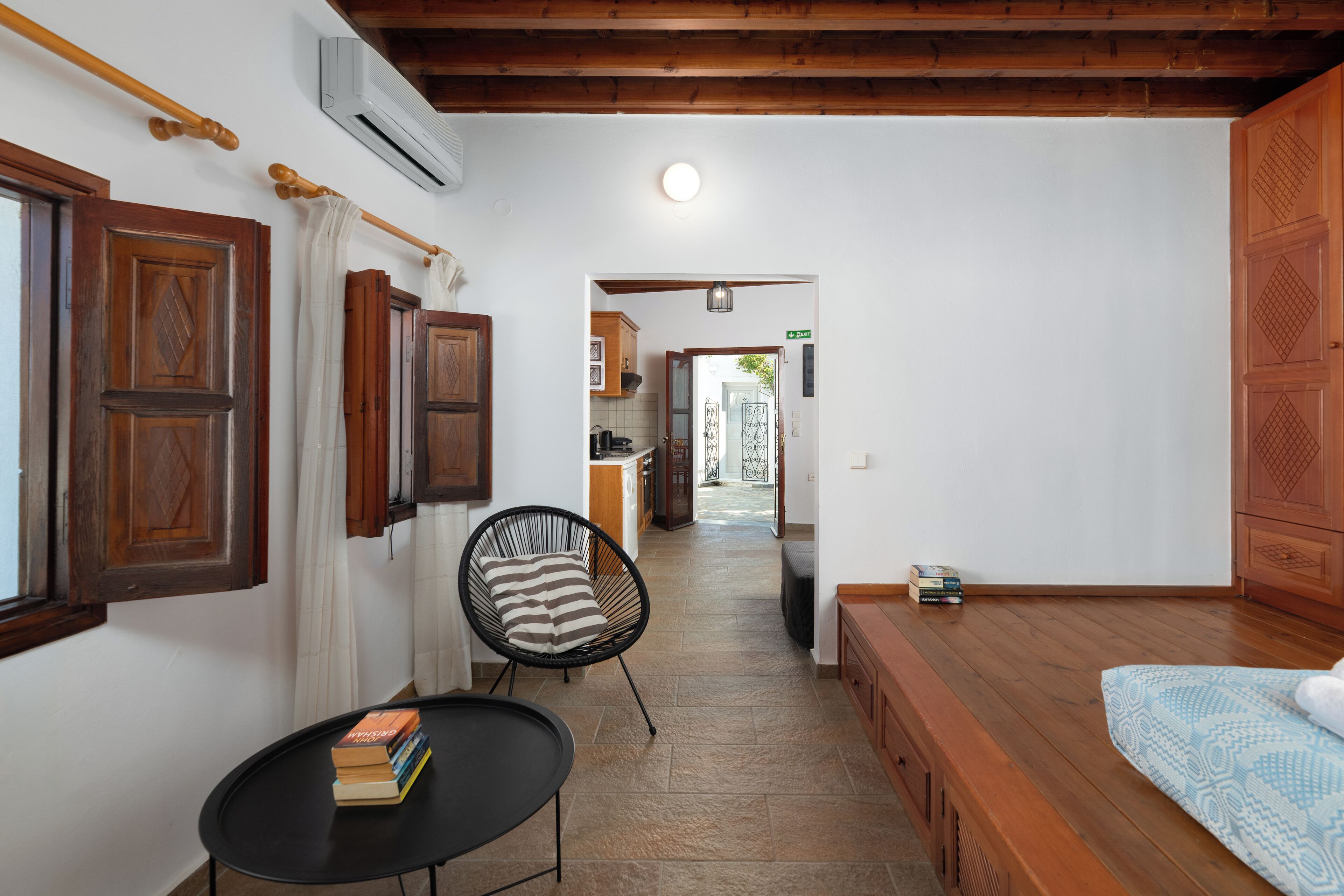 Traditional Suite with Terrace and Sea View | Zimmersafe, laptopgeeigneter Arbeitsplatz, Verdunkelungsvorhänge