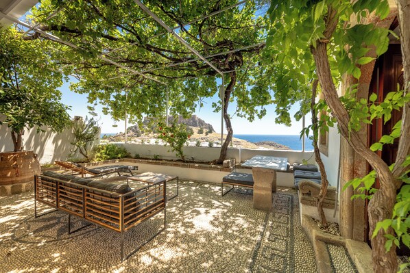 Terrace/patio - Arte Lindos Suites (Rhodes)