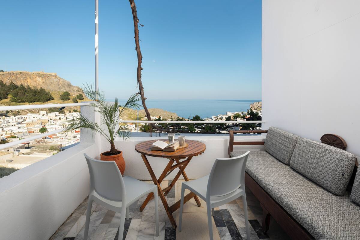 Superior One Bedroom Suite with Sea View Balcony & Patio | 沙滩/海景