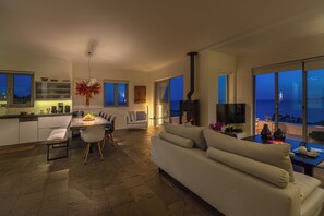 TV, DVD player, books, stereo - Villa Thalia ✧Floating Heaven (porto cheli)