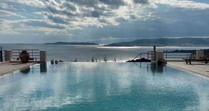 Villa Thalia •Floating Heaven