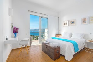 5 bedrooms, in-room safe, iron/ironing board, free WiFi - Villa Thalia ✧Floating Heaven (porto cheli)