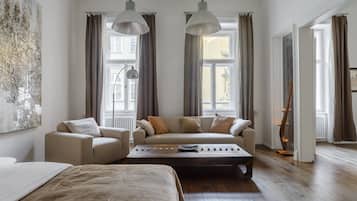 Elite Apartment | 3 bedrooms, premium bedding, desk, laptop workspace