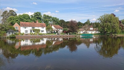 Charming 17th Century 2-bed Cottage in Medmenham
