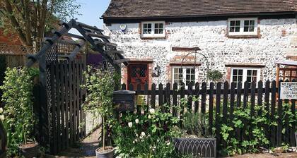 Charming 17th Century 2-bed Cottage in Medmenham