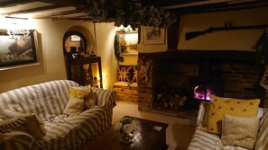 Cottage | Interior - Charming 17th Century 2-bed Cottage in Medmenham (Marlow)