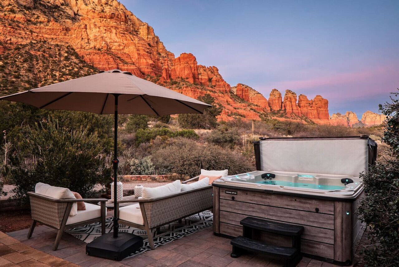 Outdoor spa tub