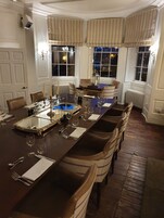 Daily cooked-to-order breakfast (GBP 10.95 per person)