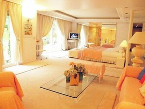 10 chambres, fer et planche à repasser, lit parapluie, Wi-Fi gratuit