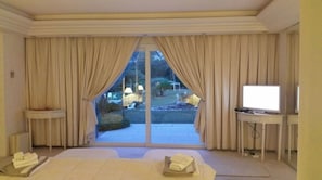 10 slaapkamers, een strijkplank/strijkijzer, reisbedje, gratis wifi