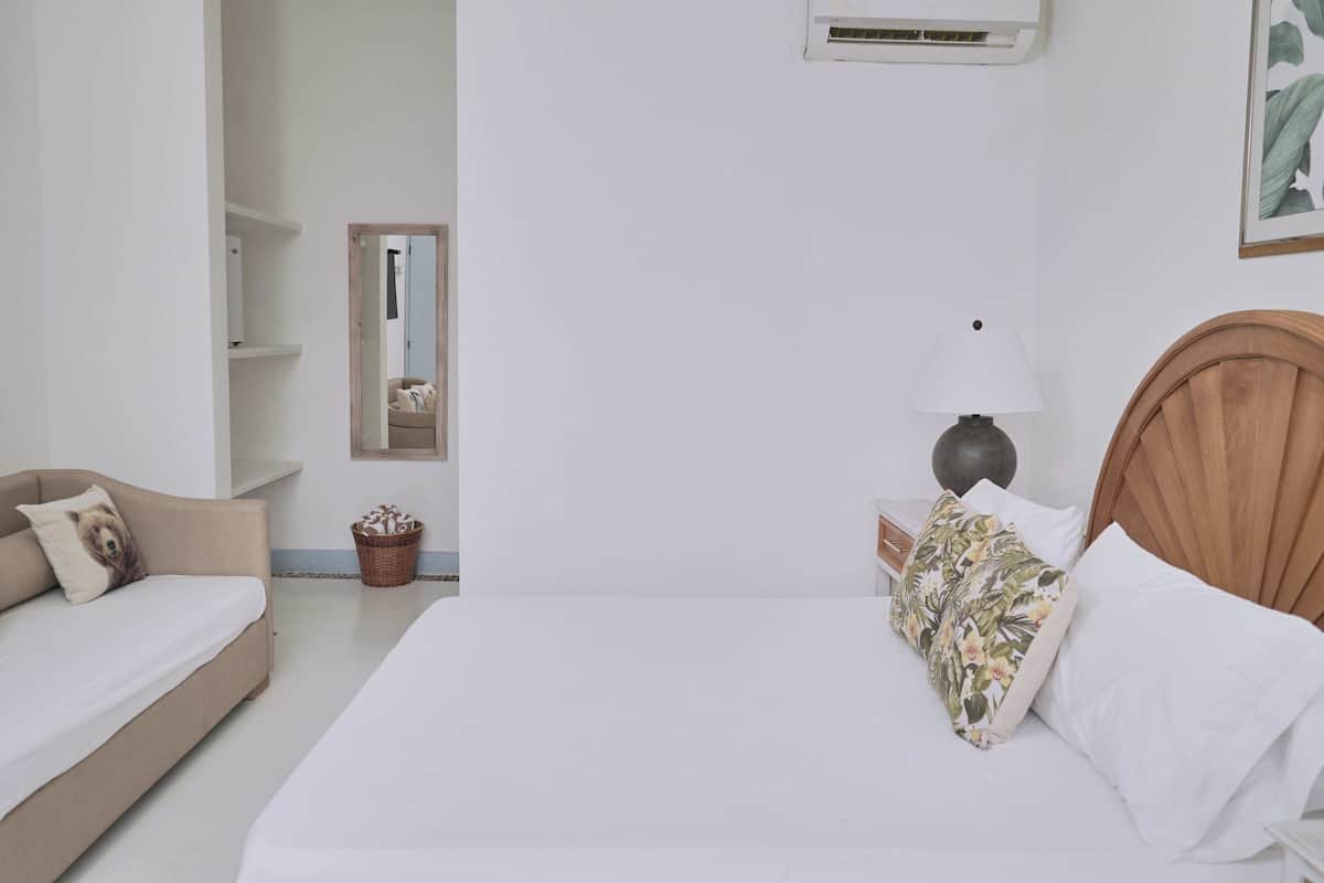 ESTÁNDAR TRIPLE | Ylelliset vuodevaatteet, minibaari, vuodevaatteet