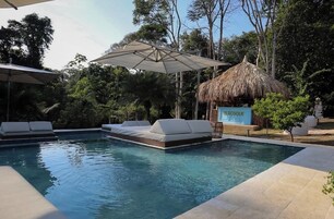 2 piscinas al aire libre, sombrillas, sillones reclinables de piscina