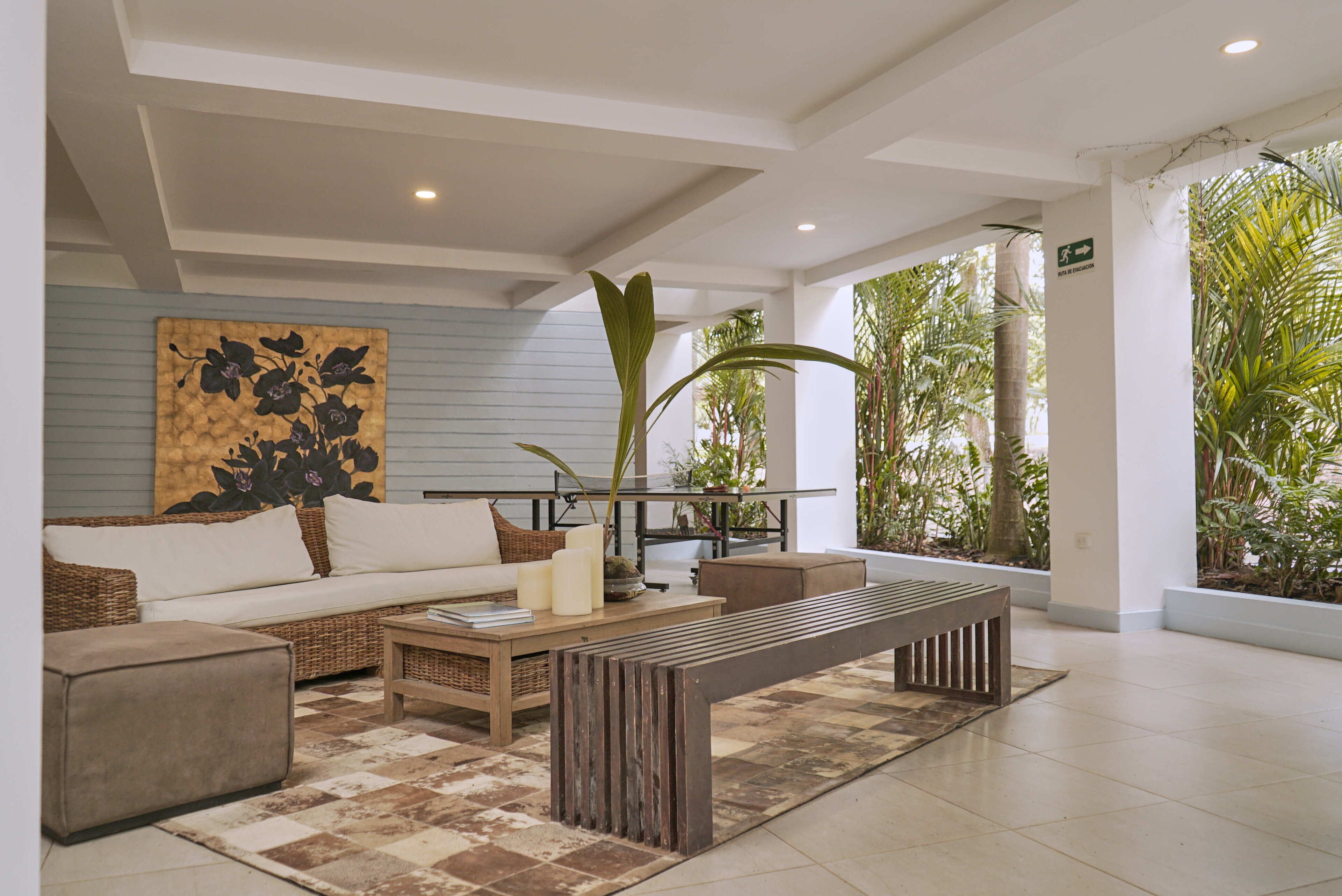 44-Zoll-Flachbildfernseher mit Satellitenempfang, Fernseher