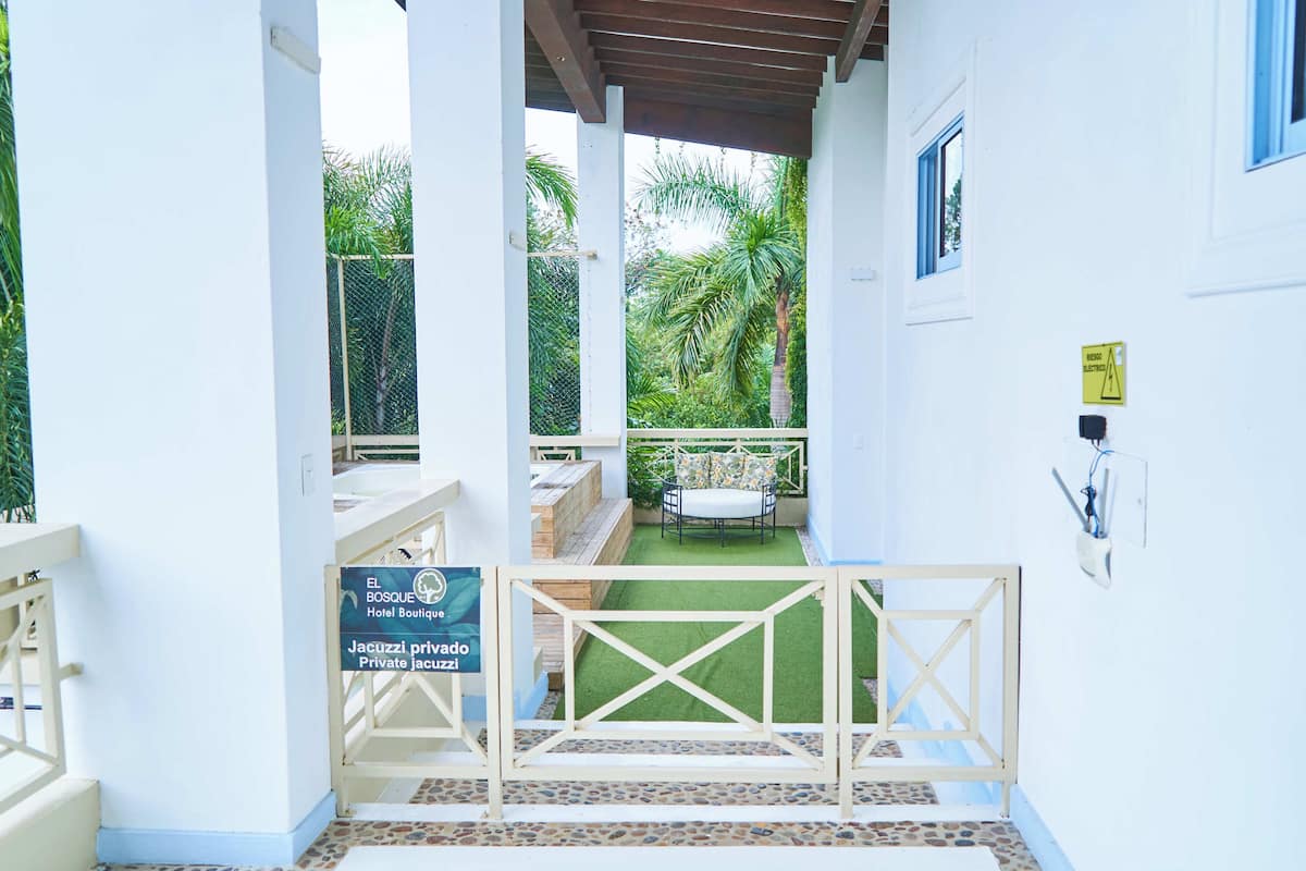 SUITE FAMILIAR | Ylelliset vuodevaatteet, minibaari, vuodevaatteet