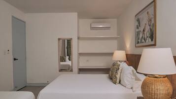 Standaard driepersoonskamer | 1 slaapkamer, luxe beddengoed, een minibar, beddengoed