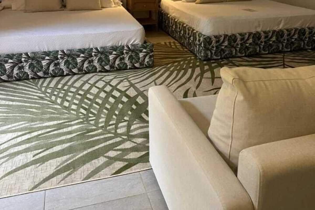 SUITE SUNSET | Ylelliset vuodevaatteet, minibaari, vuodevaatteet