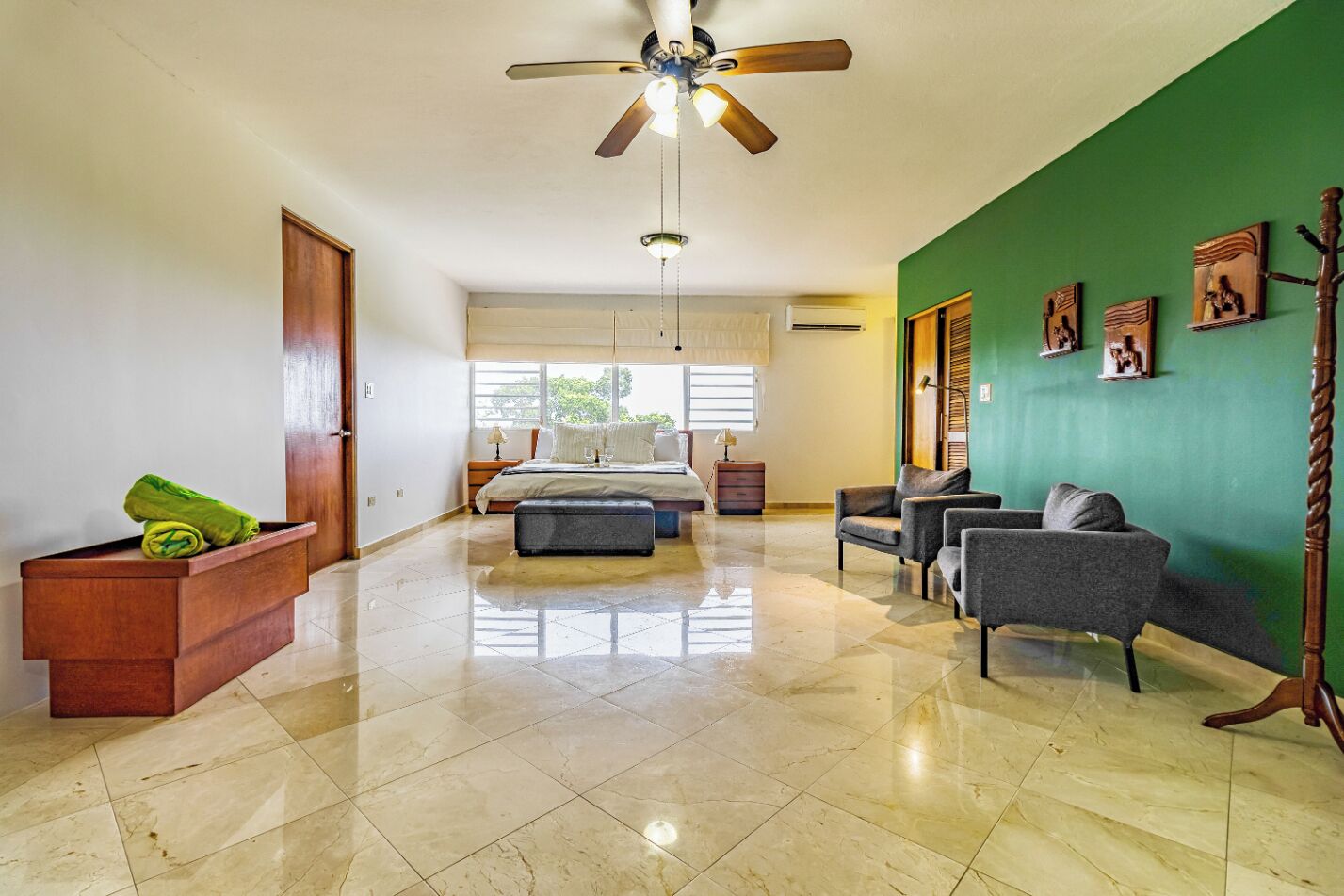 4 bedrooms, iron/ironing board, free WiFi, bed sheets