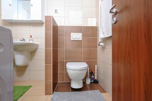 Sèche-cheveux, serviettes fournies