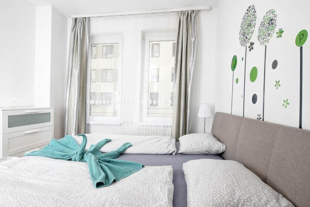 1 bedroom, bed sheets