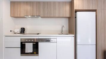 Fridge, microwave, dishwasher, coffee/tea maker