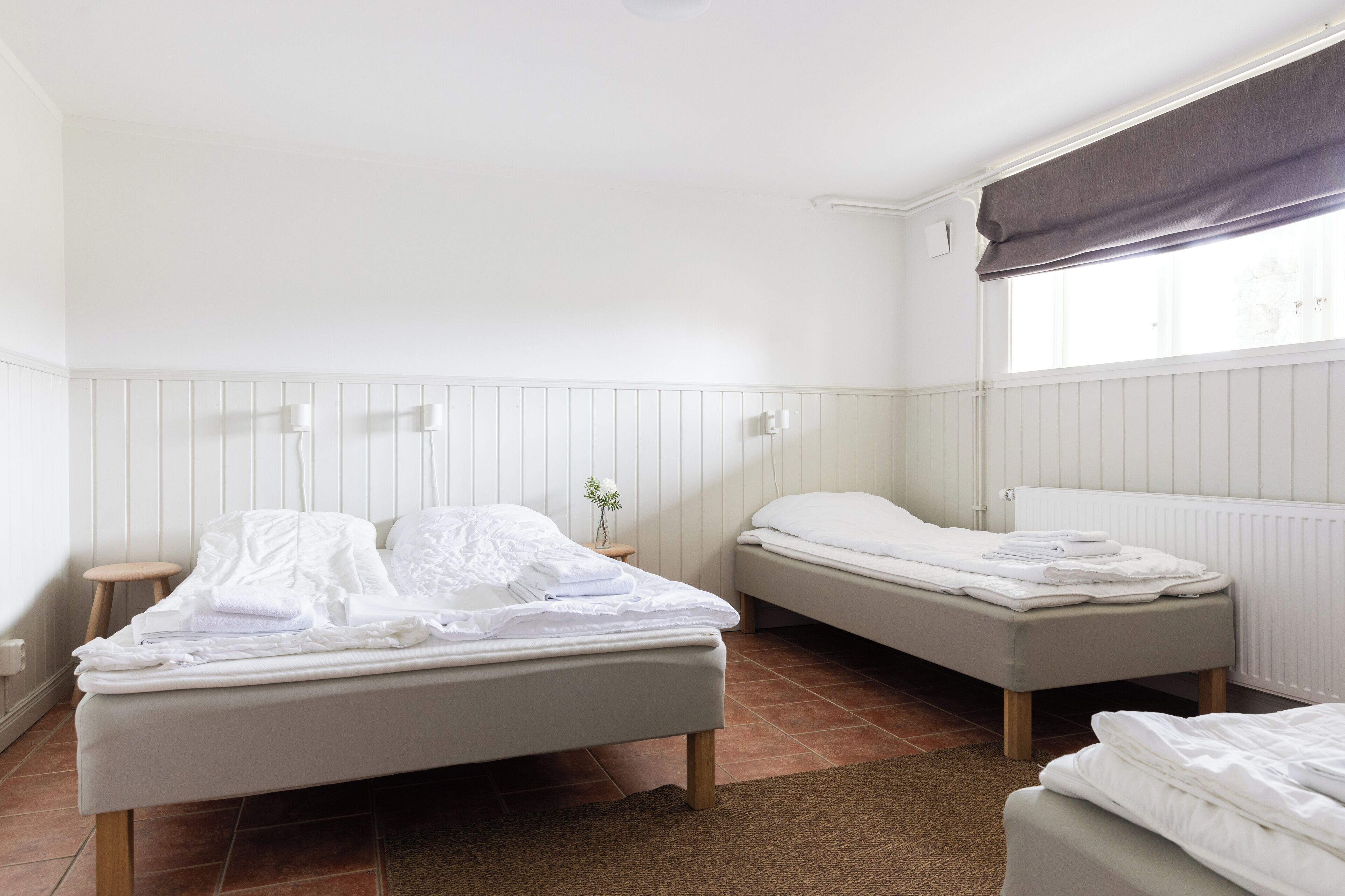 Basic-Dreibettzimmer | Laptopgeeigneter Arbeitsplatz, Bügeleisen/Bügelbrett, kostenloses WLAN