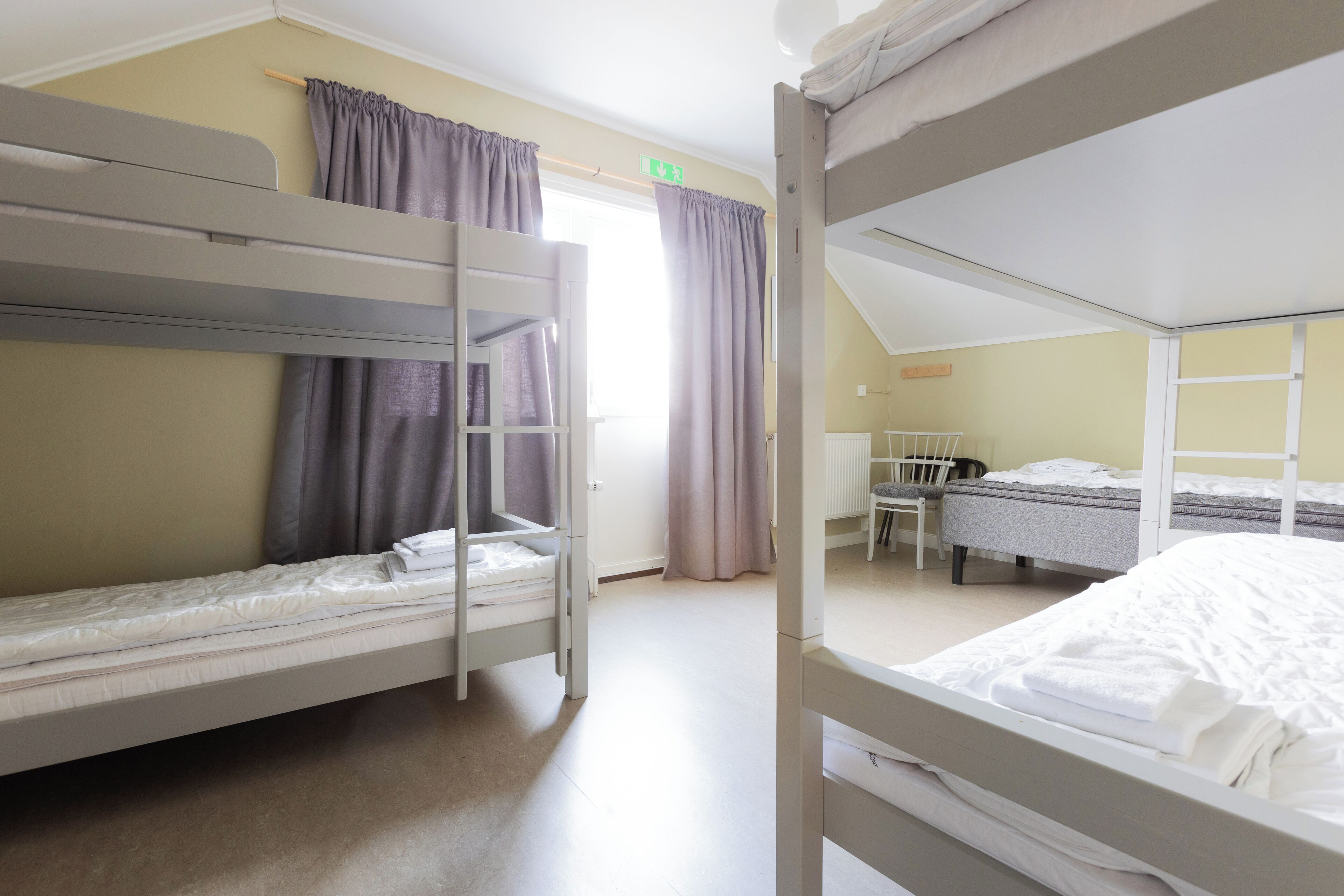 Basic-Zimmer | Laptopgeeigneter Arbeitsplatz, Bügeleisen/Bügelbrett, kostenloses WLAN