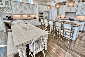 Dining - Coastal Club * 6 BR Luxury Rental house (Lewes)