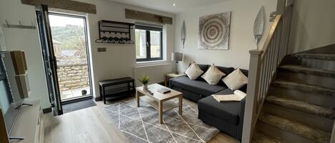 Smart TV, fireplace