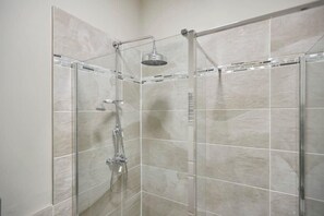 Shower, hair dryer, towels, soap - Host & Stay | Sandpiper Apartment (Whitby)