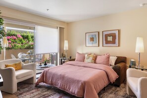 1 bedroom, iron/ironing board, travel crib, WiFi - 1 BDR Downtown Condo, across the street from Casino, restaurants, shops and more (Palm Springs)