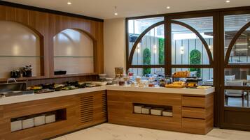 Free daily buffet breakfast