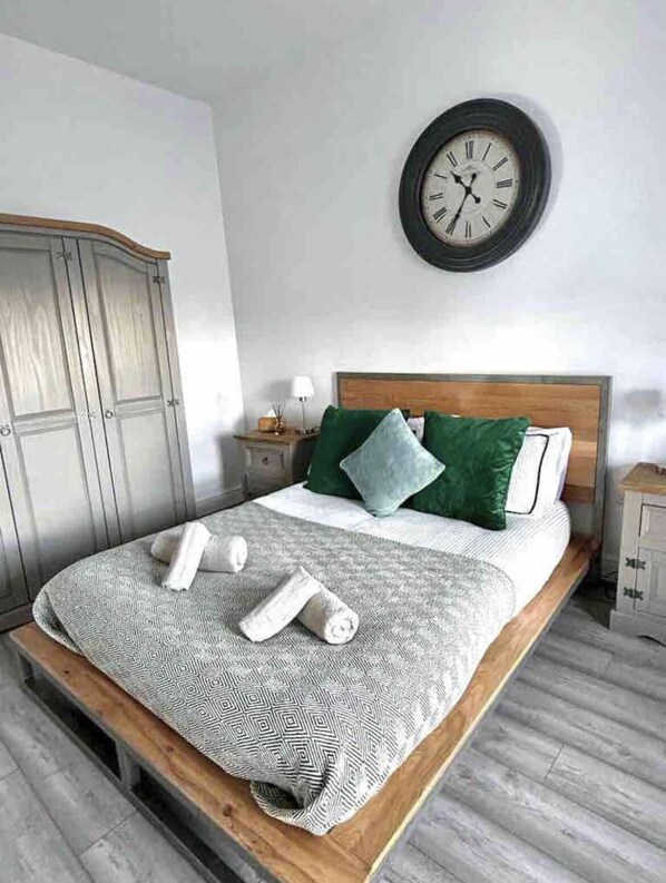 4 bedrooms, free WiFi, bed sheets