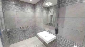 Shower, towels