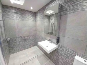 Shower, towels