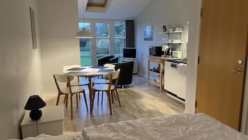 1 bedroom, individually furnished, iron/ironing board, free WiFi