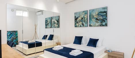 2 bedrooms, iron/ironing board, travel cot, WiFi