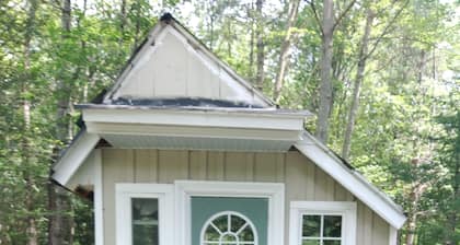 Tiny river Cabin Electricity/ heat/ shower