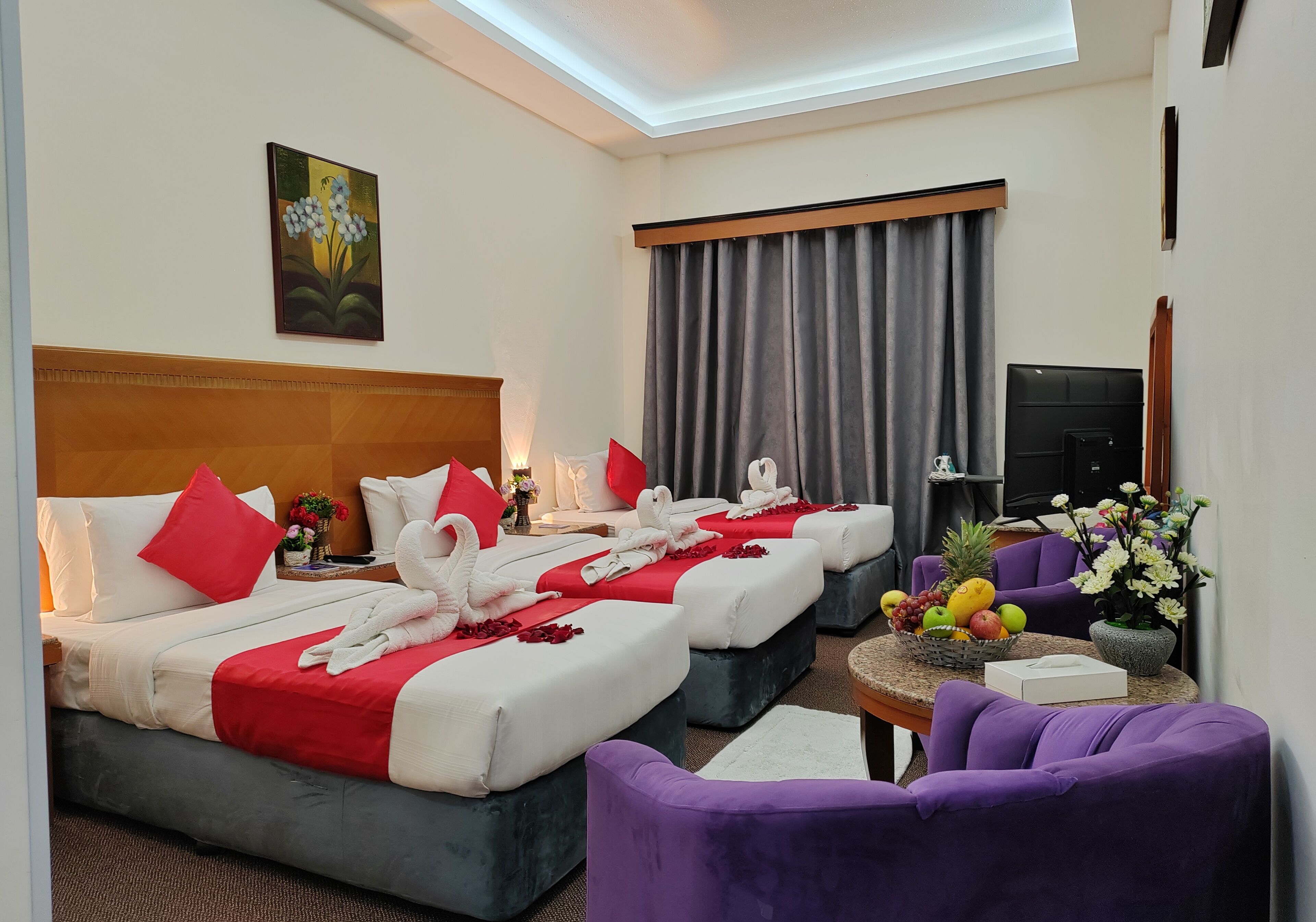 Deluxe driepersoonskamer | Woonruimte | Ledtelevisie, een tabletcomputer, Netflix en betaalfilms