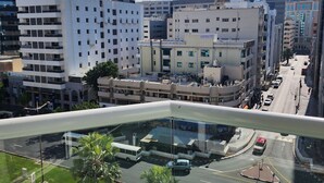 A cityscape with modern buildings, a clear sky, and a busy street with vehicles and pedestrians. - Le Paradise Palace Hotel Deira Dubai Al Rigga (Dubai)