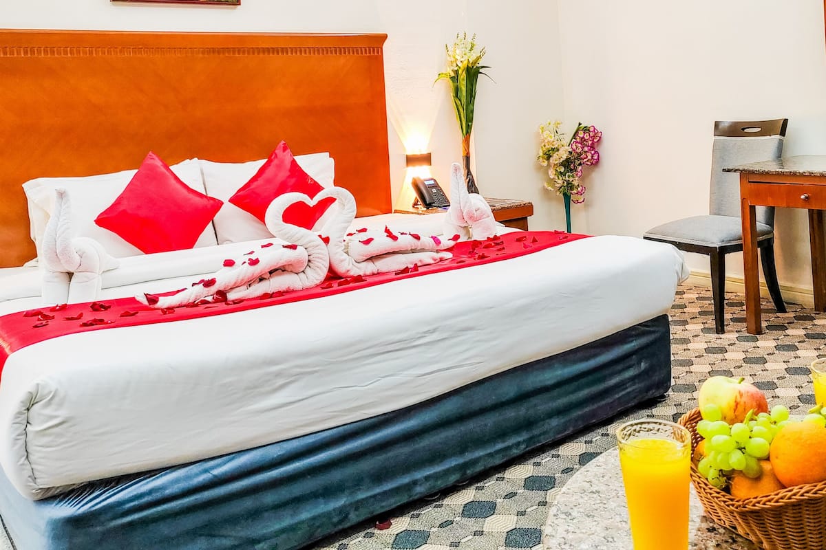 Bathtub, free toiletries, hair dryer, towels