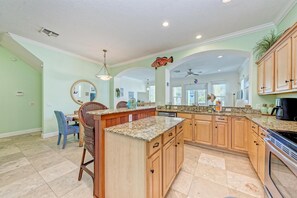 Nhà liên kế, nhiều giường, có thể sử dụng hồ bơi, quang cảnh hồ bơi | Bếp riêng | Tủ lạnh, lò vi sóng, lò nướng, bếp nấu