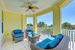 Casa adosada, varias camas, acceso a la piscina, vistas a la piscina | Balcón